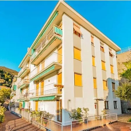 Guesthouse * Алассио